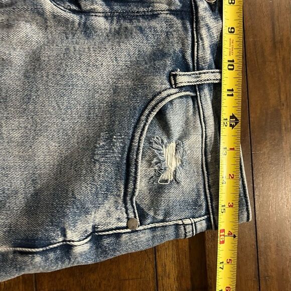 Judy Blue Light Wash Distressed Raw Hem Jean Shorts Size Large JB150018 - Picture 3 of 10